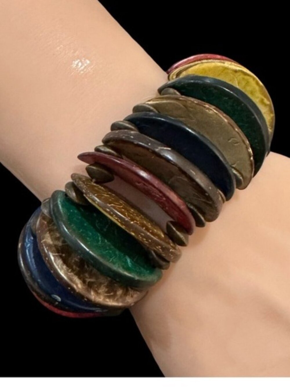 Vintage Multi-Color Stretch Bracelet With Natural Coconut Shell Discs For Women